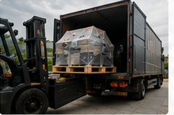 Forklift ile kamyona makine yukleme